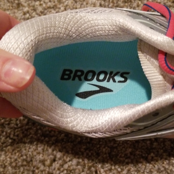AUTHENTIC Brooks Ravenna Tennis Shoes - Picture 3 of 5